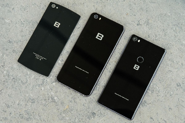 Bkav còn trang bị cho Bphone 3 công nghệ chống trộm mức cao nhất để ngay cả khi máy đã bị khôi phục cài đặt gốc (factory reset), chủ nhân vẫn có thể từ xa thực hiện các thao tác như định vị điện thoại, chụp ảnh bằng camera trước, camera sau để biết người đang sử dụng máy, ra lệnh khóa máy.