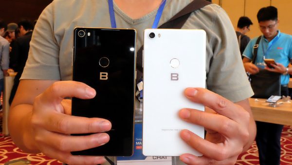 “Bphone 3 là chiếc smartphone Android đầu tiên trên thế giới có thiết kế mà chúng tôi gọi là thiết kế tràn đáy”, đây là lời quảng cáo của CEO Bkav khi ra mắt chiếc điện thoại Bphone 3.