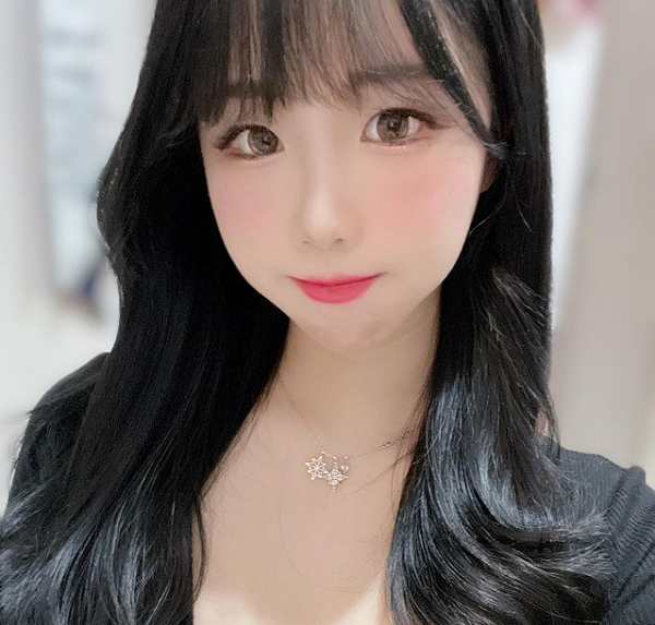 Gương mặt không quá xinh xắn tới mức nổi bật, chiều cao cũng hạn chế khi chỉ1m59, thế nhưng thân hình của Eddyrin lại tương đối gợi cảm và thậm chí được nhiều người so sánh với hình tượng của đồng hồ cát.