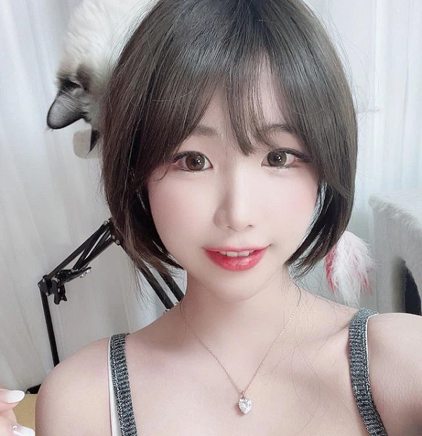 Nữ streamer đã ngay lập tức xóa video buổi livestream hôm ấy khỏi mọi nền tảng phát sóng. Ngay sau đó, Eddyrin cũng thành khẩn lên sóng xin lỗi, cho rằng việc mình quên tắt livestream là do chưa quen với giao diện mới. Còn việc không tiết lộ bạn trai là do chưa tới giai đoạn tình cảm ổn định.