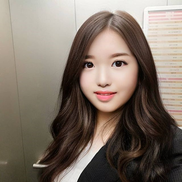 Từ những ông chú có vẻ lạc hậu, nhiều người đã mày mò ứng dụng điện thoại thông minh để thay đổi vẻ bề ngoài đến mức như thật. Quả thật ở thời đại 4.0 này bạn không nên nhẹ dạ cả tin vào bất cứ thứ gì mắt nhìn thấy trên mạng Internet.