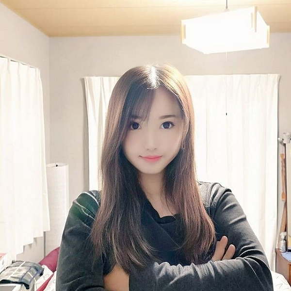 Nếu là người dùng quen thuộc với FaceApp, bạn chắc chắn sẽ biết đến chức năng chuyển đổi giới tính theo ý thích. Chức năng này sẽ cho phép bạn ngắm phiên bản chuyển giới của chính mình chỉ trong vài nốt nhạc.