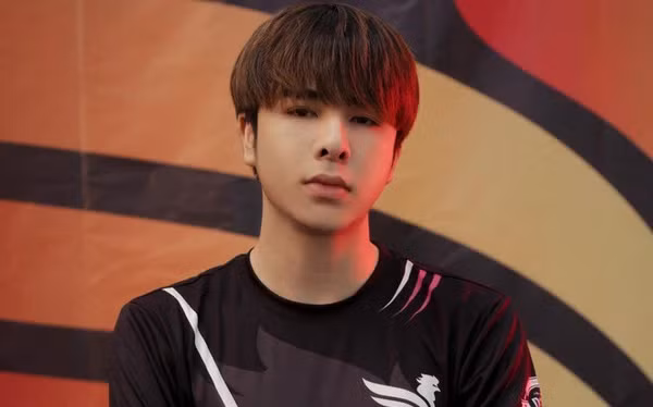 Dù những lần vạ miệng trước được xem là đã giải quyết "êm đẹp" nhưng án phạt lần này khó có thể cứu vẫn khi bị ban tổ chức cấm vĩnh viễn khỏi giải đấu VCS kể từ thời điểm hiện tại.