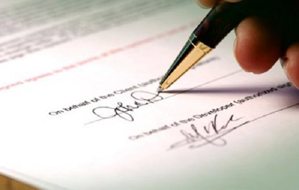 Một số nghiên cứu trước đó cũng chỉ ra rằng, một chữ kí không dễ hiểu có thể là của một người kiêu ngạo. Bởi việc ký tên cần được thực hiện nhanh chóng. Nếu chữ ký rõ ràng, nó cho thấy đây là người đơn giản, cởi mở với người khác, sống hạnh phúc và không có gì để che giấu quá nhiều.