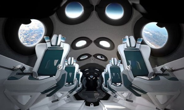 Hơn 600 người đã đặt vé trước cho chuyến bay với mức giá là 250.000 USD/chỗ ngồi (khoảng 5,7 tỷ đồng), theo đại diện của công ty.