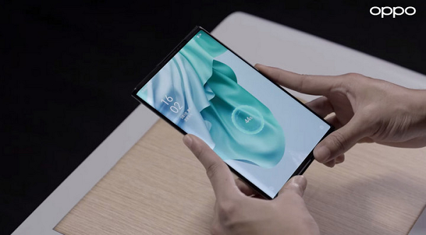 Nhìn chung cơ chế hoạt động của Wireless Air Charging và Mi Air Charge có thể giống nhau. Nó sẽ cần một trạm ăng-ten để truyền các chùm tín hiệu sóng mmWave và các thiết bị nhận cần có phần cứng tương thích để tiếp nhận sóng này và chuyển hóa thành điện năng để sạc máy.