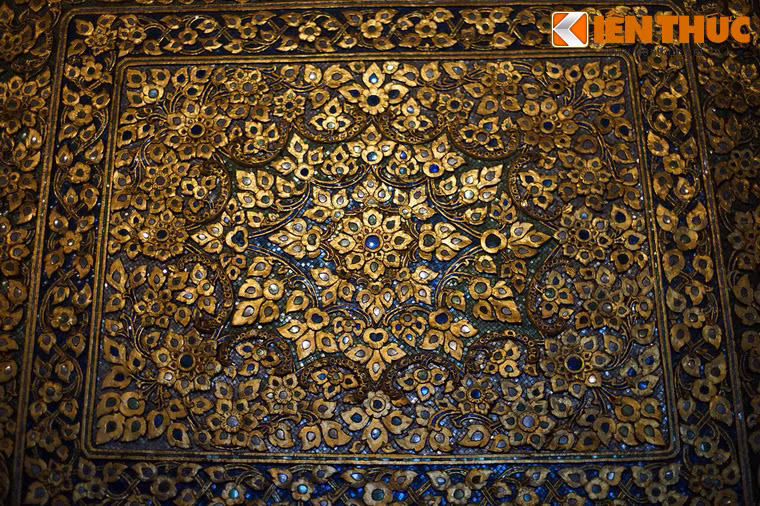 Chi tiết hoa văn trang trí trên chiếc gối.