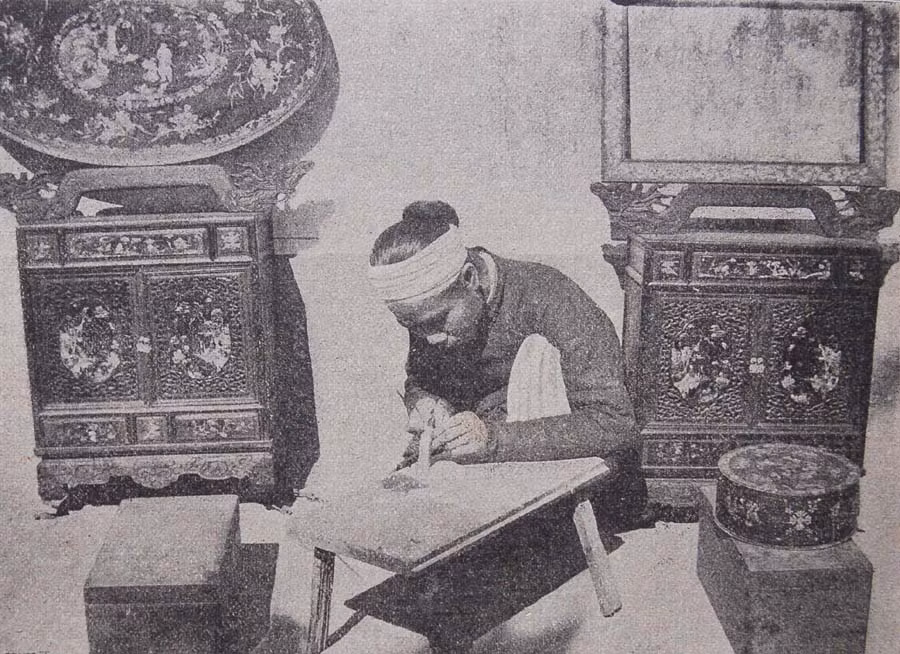 Người thợ khảm xà cừ.