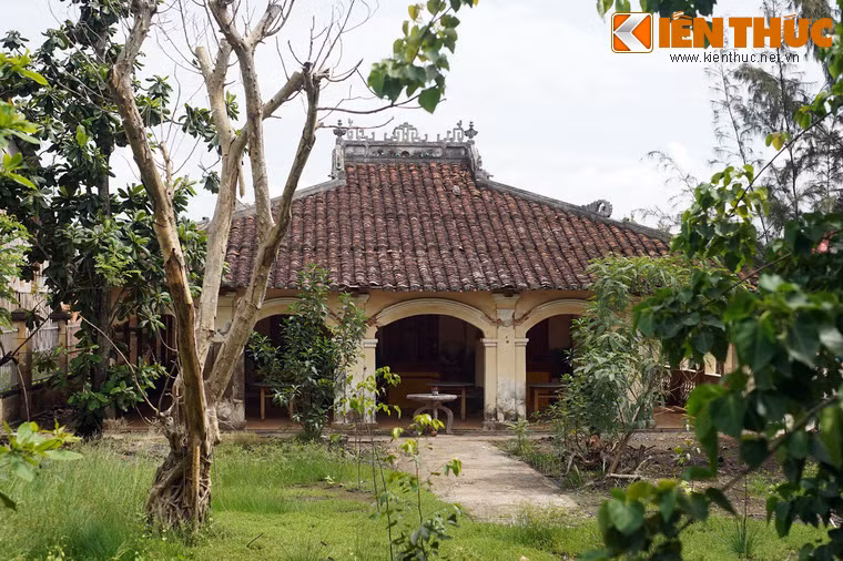 Trước thềm Cách mạng tháng 8, vùng Chợ Đệm (nay thuộc thị trấn Tân Túc, huyện Bình Chánh, TP HCM) là nơi diễn ra ba cuộc hội nghị của Xứ ủy Nam Kỳ vào các ngày 17/8, 20/8 và 23/8 để quyết định thời điểm khởi nghĩa tại Nam Bộ. Đình Tân Túc (trong ảnh) bên sông Chợ Đệm là nơi nuôi giấu lực lượng vũ trang khu vực Chợ Đệm chuẩn bị cho Cách mạng tháng 8 những ngày này.