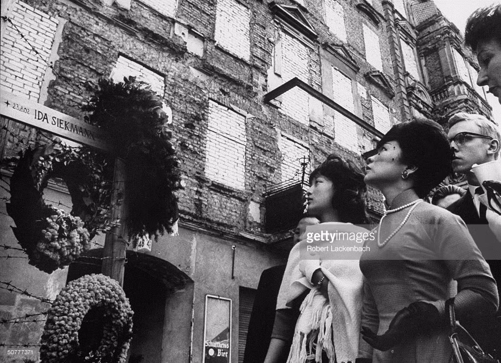 Bà Trần Lệ Xuân cùng con gái Ngô Đình Lệ Thủy ở Berlin, tháng 5/1962.