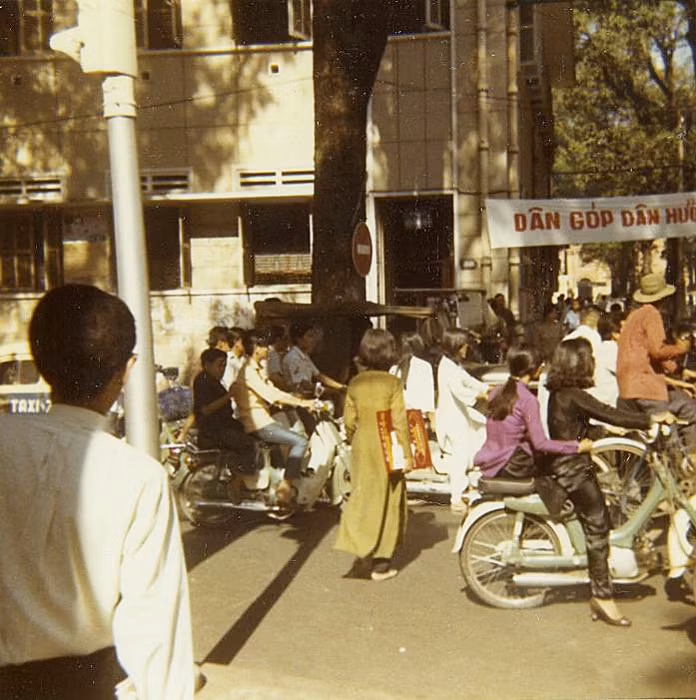 Ngã tư Tự Do - Gia Long (Đồng Khởi - Lý Tự Trọng).