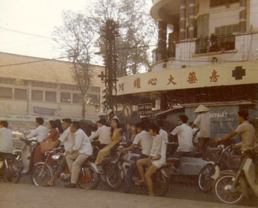 Ngã tư Lê Lợi - Công Lý (Nam Kỳ Khởi Nghĩa).