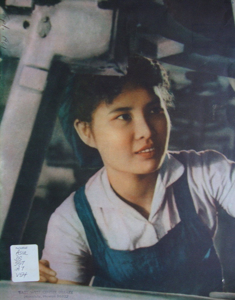 Chân dung một nữ công nhân ở miền Bắc Việt Nam thập niên 1960.