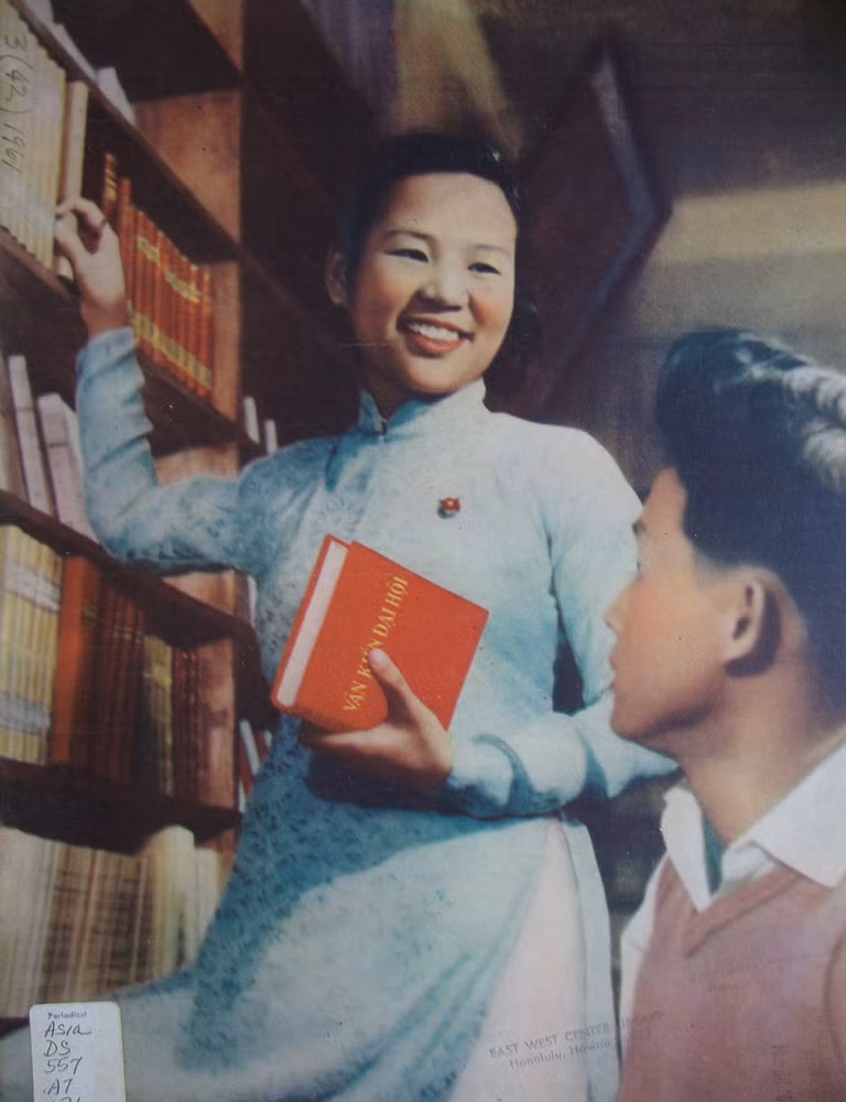 Trong một thư viện địa phương.