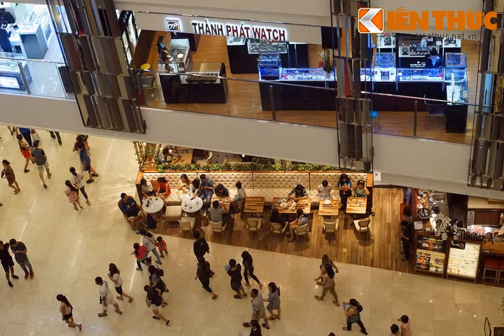 Sau gần 200 năm tồn tại, thương hiệu này được biết đến như một chuỗi bán lẻ dành cho người giàu với trải nghiệm dịch vụ hoàn hảo nhất