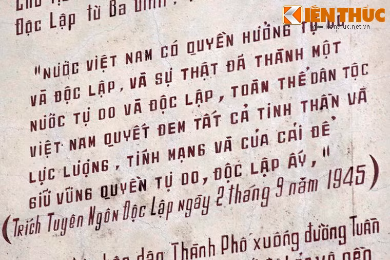 Theo kế hoạch, ban tổ chức buổi lễ sẽ tiếp sóng Hà Nội để phát bản Tuyên ngôn Độc Lập do Chủ tịch Hồ Chí Minh đọc từ quảng trường Ba Đình. Tuy nhiên, việc này đã không thực hiện được do thời tiết xấu và điều kiện kỹ thuật hạn chế.