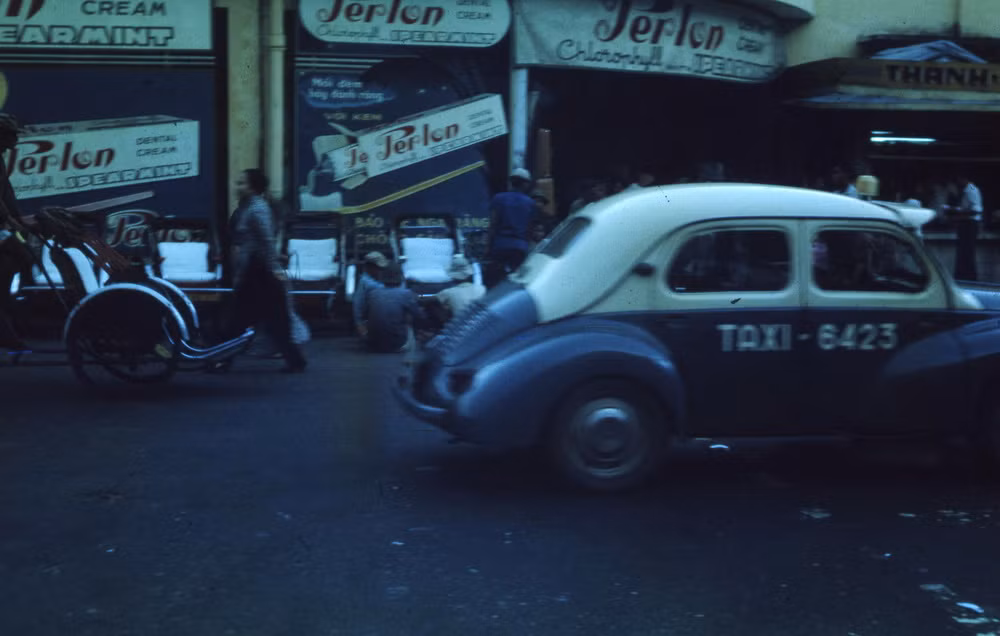 Đường Phan Châu Trinh, cửa Tây chợ Bến Thành.