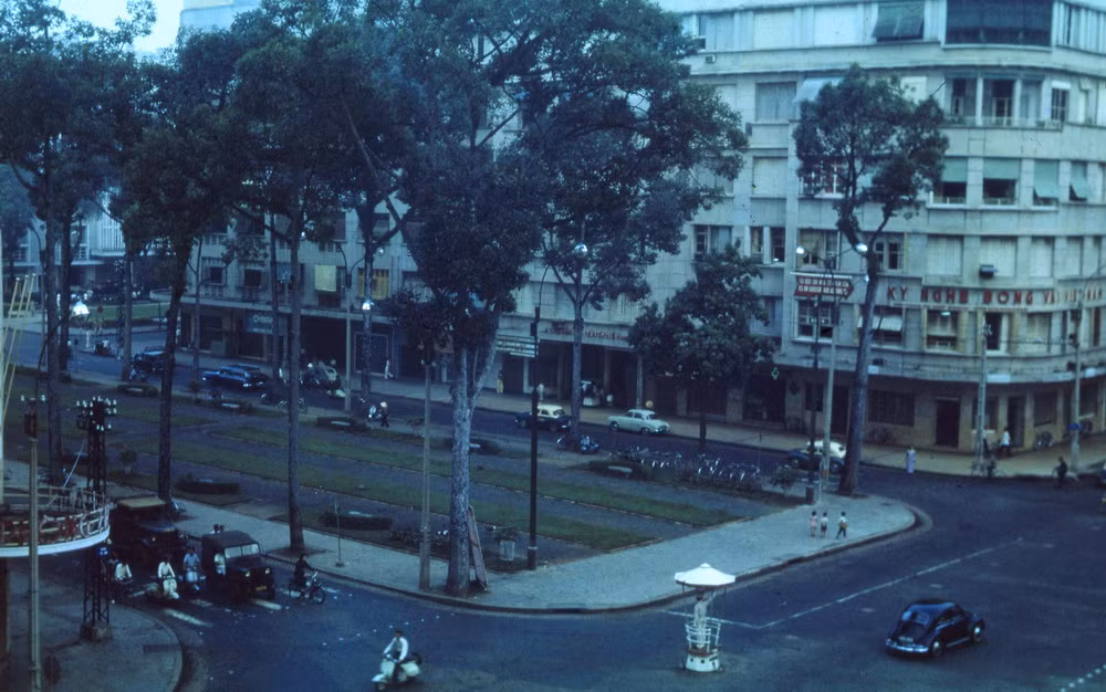 Vườn hoa Công trường Lam Sơn nhìn từ trên cao.