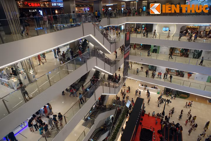 Saigon Center được đánh giá là trung tâm thương mại lớn và hiện đại bậc nhất của Sài Gòn tính đến thời điểm này.