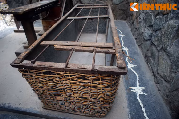 Ngày nay, chiếc máy chém trở thành chứng tích cho tội ác của thực dân và tay sai trong một thời kỳ đen tối của lịch sử dân tộc.