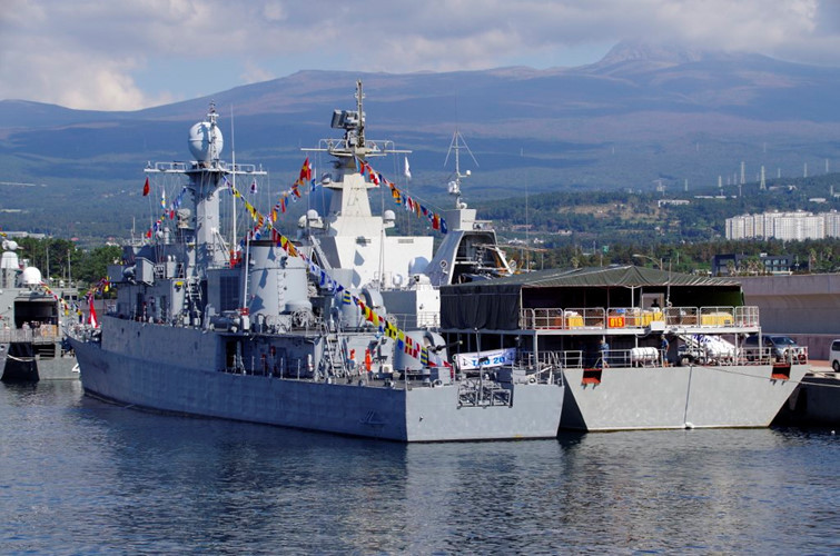 Ở một khía cạnh nào đó, hộ vệ hạm 20 hiện có thể được xem là tàu mạnh nhất của Hải quân Việt Nam thuộc lớp hộ vệ hạm với hệ thống vũ khí đồ sộ mà nó được trang bị. Trong đó vũ khí chống ngầm chủ yếu vẫn là hệ thống ống phóng ngư lôi 324mm được bố trí hai bên mạn tàu. Nguồn ảnh: Báo Hải Quân.