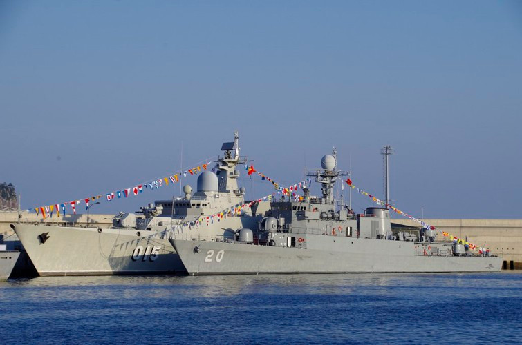 Về cơ bản hệ thống vũ khí mà Hàn Quốc trang bị cho tàu 20 trước đây được giữ loại nguyên trạng với hai pháo OTO Melara cỡ nòng 76mm, hai pháo nòng đôi cỡ 40mm cùng với 2x3 ống phóng ngư lôi. Nguồn ảnh: Báo Hải Quân.