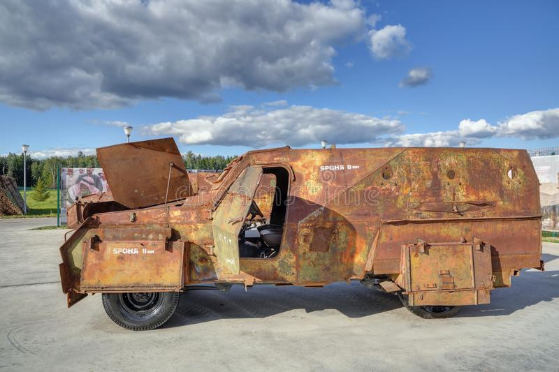 Kỹ thuật đánh bom liều chết cũng được thiết kế rất tài tình, thông thường kẻ đánh bom sẽ bấm tay sẵn vào kíp nổ, ngay khi bị tiêu diệt hoặc tới gần mục tiêu, tên khủng bố chỉ việc thả tay ra khỏi kíp nổ để kích hoạt khối bom khổng lồ mang theo. Nguồn ảnh: Pinterest.