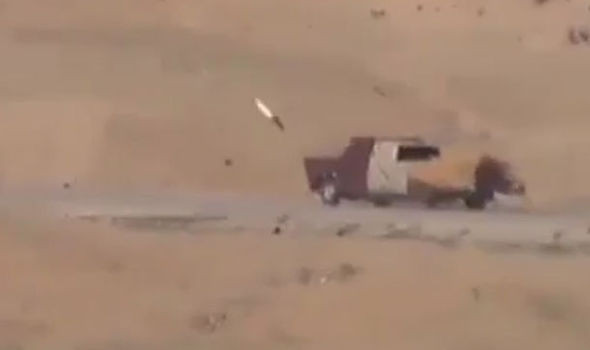 Thông thường, để tiêu diệt loại phương tiện đánh bom liều chết này, quân đội Nga, Mỹ và Syria thường phải sử dụng các loại hoả lực mạnh, đảm bảo "một phát ăn ngay" tránh để loại phương tiện này di chuyển lâu trên chiến trường. Nguồn ảnh: Pinterest.