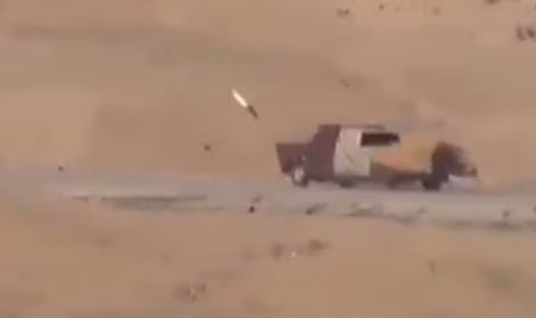 Thông thường, để tiêu diệt loại phương tiện đánh bom liều chết này, quân đội Nga, Mỹ và Syria thường phải sử dụng các loại hoả lực mạnh, đảm bảo "một phát ăn ngay" tránh để loại phương tiện này di chuyển lâu trên chiến trường. Nguồn ảnh: Pinterest.