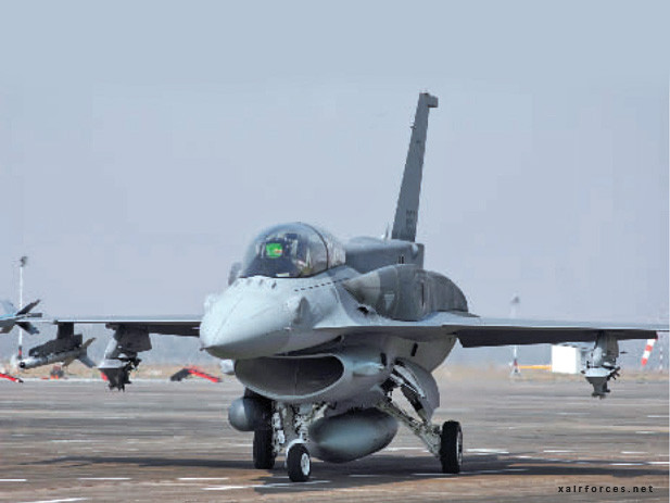 Nhiều chuyên gia nhận định, mặc dù biết bị mua "hố" nhưng Đài Loan vẫn chấp nhận chi ra số tiền 8 tỷ USD như một cách để mua chuộc sự quan tâm của Mỹ nhằm hạn chế sự ảnh hưởng và giải toả bớt áp lực mà Bắc Kinh đang đè lên hòn đảo này. Nguồn ảnh: SCMP.