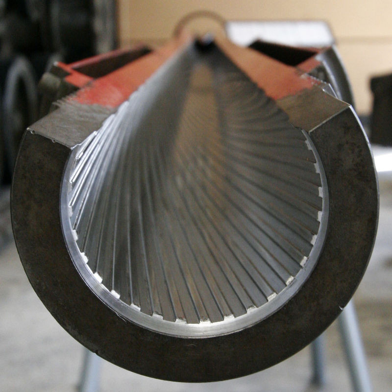 Nhược điểm đầu tiên của thiết kế pháo có rãnh xoắn đó là nó tốn thời gian để gia công và đòi hỏi phải có chất lượng thép đủ tốt để đạt được tuổi thọ cao khi sử dụng. Nguồn ảnh: Thearchive.