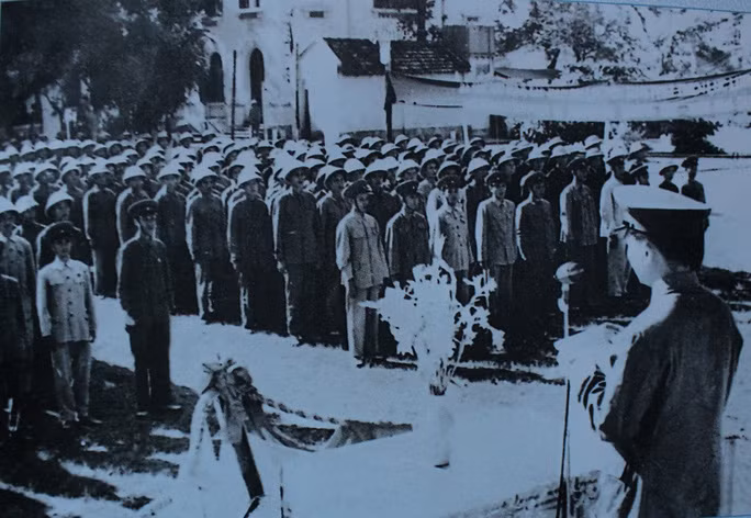 Đại tướng Võ Nguyên Giáp thành lập 2 thủy đội Sông Lô, Bạch Đằng, tiền thân của Hải quân nhân dân Việt Nam. Nguồn ảnh: NLĐ.