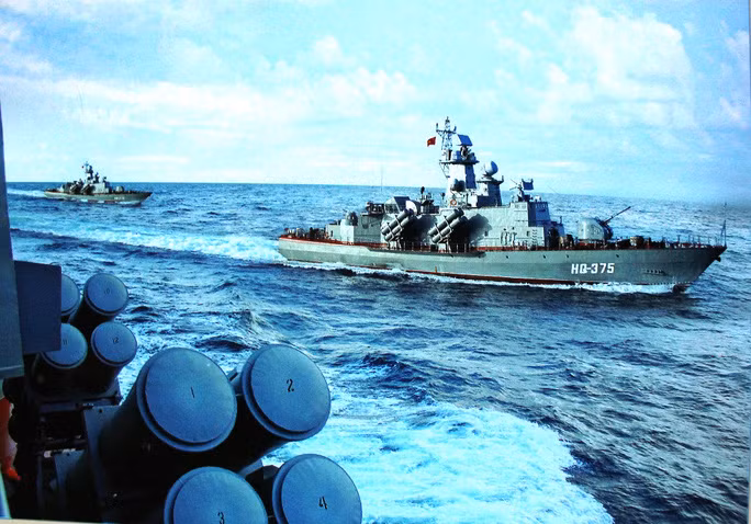 Tàu hộ vệ tên lửa HQ-375 được đóng theo lớp Đề án 1241.8 của Hải quân Nhân dân Việt Nam. Nguồn ảnh: NLĐ.