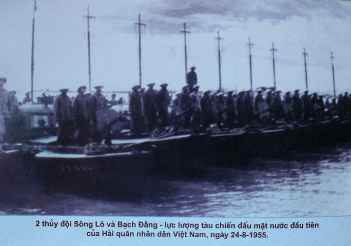 Các tàu chiến, tàu săn ngầm đầu tiên của Hải quân Nhân dân Việt Nam. Nguồn ảnh: NLĐ.