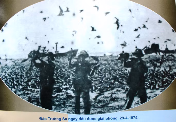 Đảo Trường Sa được Hải quân Nhân dân Việt Nam giải phóng ngày 29/4/1975 - chỉ một ngày trước khi xe tăng của ta tiến vào Dinh Độc Lập. Nguồn ảnh: NLĐ.