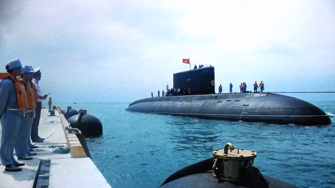 Tàu ngầm Kilo của Hải quân Nhân dân Việt Nam, hiện trong tay Hải quân Nhân dân Việt Nam đang có 6 tàu ngầm loại này và lực lượng tàu ngầm của Việt Nam cũng là lực lượng đông nhất Đông Nam Á. Nguồn ảnh: NLĐ.