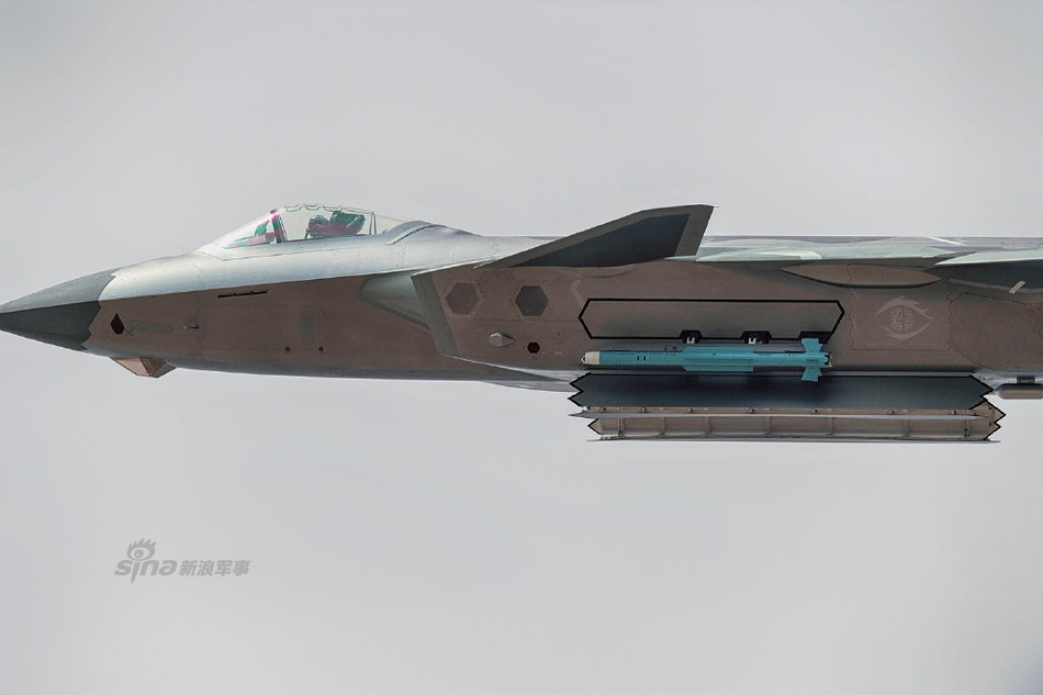 Khái niệm "Chế độ Quái thú" bắt đầu được phổ biến rộng rãi bởi các tiêm kích F-35 của Không quân Mỹ và vừa qua, cộng đồng mạng Trung Quốc đã xôn xao với việc tiêm kích J-20 xuất hiện ở chế độ chiến đấu cao nhất này. Nguồn ảnh: Sina.