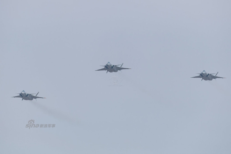 Loại tên lửa không đối không nguy hiểm bậc nhất mà J-20 mang theo được tính tới thời điểm hiện tại là loại PL-15 hay còn có tên gọi khác là "Phích Lịch 15". Nguồn ảnh: Sina.