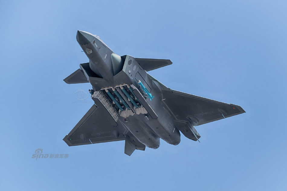 Đổi lại, lượng vũ khí mà chiếc tiêm kích tàng hình có thể mang theo sẽ là lớn nhất - đủ để nó đối phó với mọi mối nguy hiểm hoặc đánh chặn mọi mục tiêu mà nó phát hiện được trên không. Nguồn ảnh: Sina.