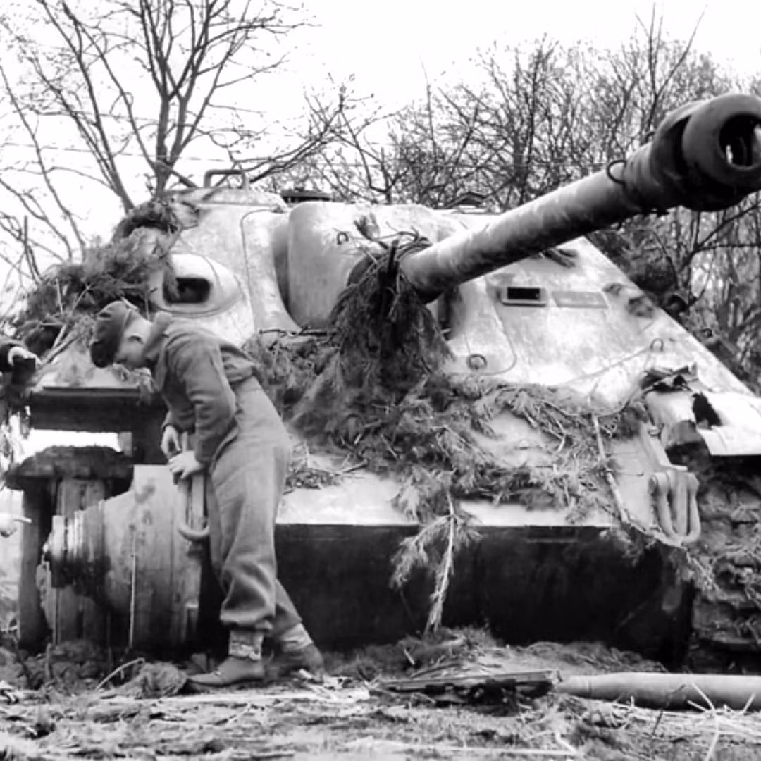 Cỗ máy này mang trong mình những công nghệ hiện đại nhất của thời bấy giờ và thậm chí còn được Quân đội Pháp sử dụng như một chiến lợi phẩm tới tận những năm 1960, nghĩa là gần 20 năm sau khi chiến tranh thế giới thứ hai kết thúc. Nguồn ảnh: Warhistory.