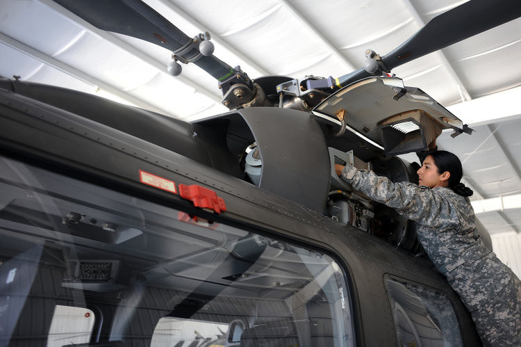 Ngoài ra, đây còn là loại trực thăng "rẻ toàn diện" nếu so với loại trực thăng đa dụng khác được quân đội Mỹ sử dụng đó là loại Black Hawk. Cụ thể, UH-72 Lakota có giá thành vận hành rẻ chỉ bằng một nửa so với Black Hawk tuỳ từng kiểu nhiệm vụ. Nguồn ảnh: BI.