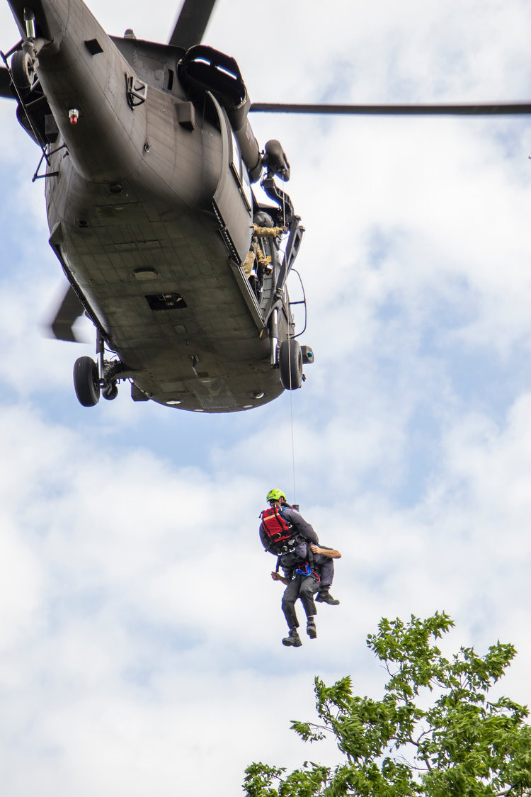 Đây cũng là loại trực thăng trẻ nhất mà Lục quân Mỹ đang sử dụng trong biên chế. Tính tới thời điểm hiện tại, UH-72 mới chỉ phục vụ trong lực lượng này được 12 năm. Nguồn ảnh: BI.