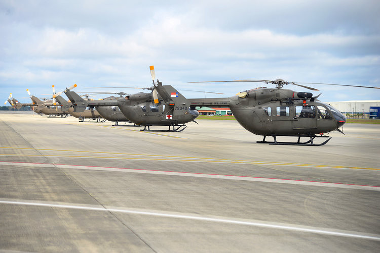 Với những nhiệm vụ hạng nặng hoặc nguy hiểm hơn hay đòi hỏi các yếu tố đặc thù, trong tay quân đội Mỹ đã có các loại trực thăng hiện đại và tất nhiên là... đắt đỏ hơn rất nhiều. Nguồn ảnh: BI.