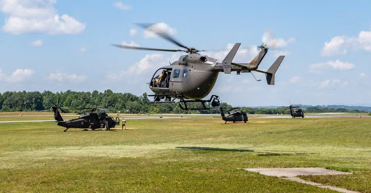 Đó là trực thăng UH-72 Lakota - loại trực thăng có số lượng ít bậc nhất trong Lục quân Mỹ với quân số chỉ dưới 500 chiếc trong khi đó lực lượng này có tới 2000 trực thăng Black Hawk và 650 chiếc Apache. Nguồn ảnh: BI.