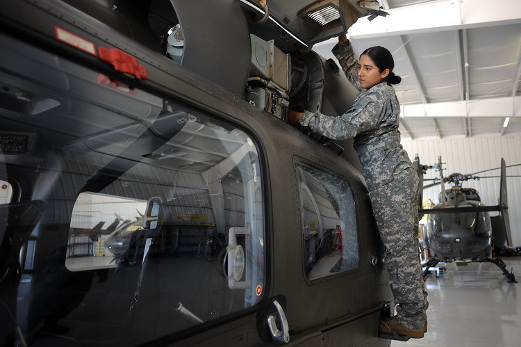 Kèm theo đó là việc dễ dàng bảo dưỡng sau mỗi chuyến bay làm nhiệm vụ khiến cho UH-72 dần dần trở thành một trong những loại trực thăng chủ yếu được quân đội Mỹ sử dụng trong các nhiệm vụ cứu hộ cứu nạn và ứng phó với thảm hoạ thiên tai. Nguồn ảnh: BI.