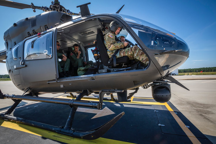 Đặc điểm thiết kế của trực thăng UH-72 không cho phép nó hoạt động tốt trong môi trường đầy cát và nắng của Trung Đông nhưng bù lại, loại trực thăng này lại rất lợi hại trong điều kiện gió lớn, cháy rừng hoặc lụt lội. Nguồn ảnh: BI.