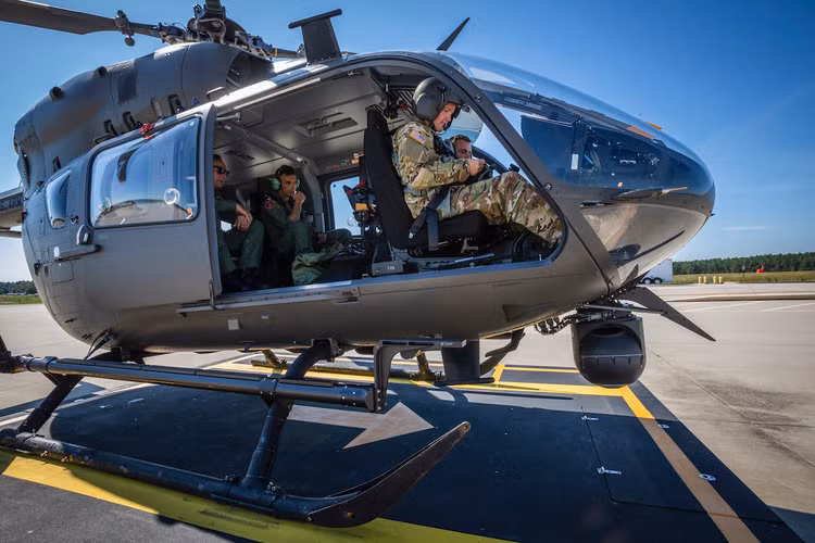 Đặc điểm thiết kế của trực thăng UH-72 không cho phép nó hoạt động tốt trong môi trường đầy cát và nắng của Trung Đông nhưng bù lại, loại trực thăng này lại rất lợi hại trong điều kiện gió lớn, cháy rừng hoặc lụt lội. Nguồn ảnh: BI.