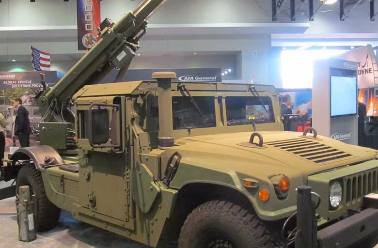 Pháo tự hành Hawkeye đang được đề xuất thay thế cho pháo phản lực kéo 105 mm. Nó đòi hỏi ít người vận hành hơn và có thể được triển khai trong thời gian ngắn hơn nhiều so với các loại pháo kéo thông thường. Nguồn ảnh: Military-today.