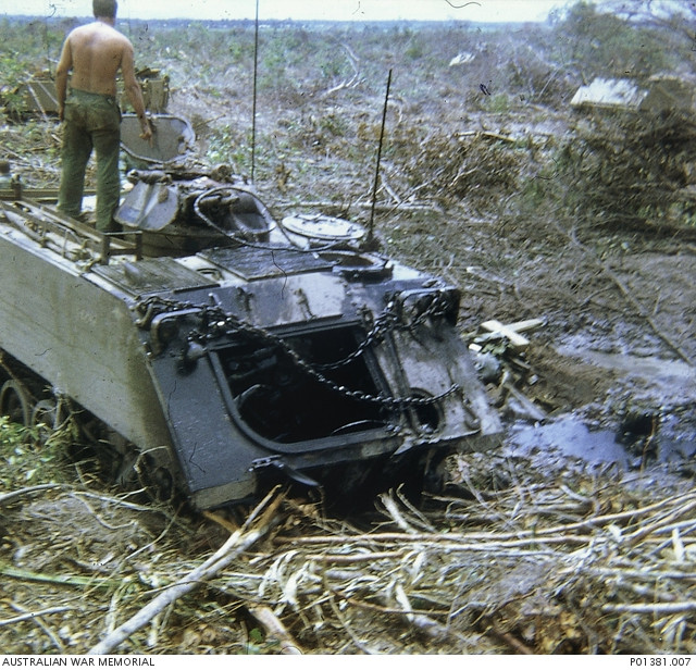 Ví dụ như loại hỏa lực chống tăng rẻ và hiệu quả bậc nhất mà quân giải phóng có trong biên chế đó là súng phóng lựu B-40 hoàn toàn có thể hạ gục loại thiết giáp này chỉ với một phát bắn ở mọi khoảng cách và góc va chạm. Nguồn ảnh: Pinterest.