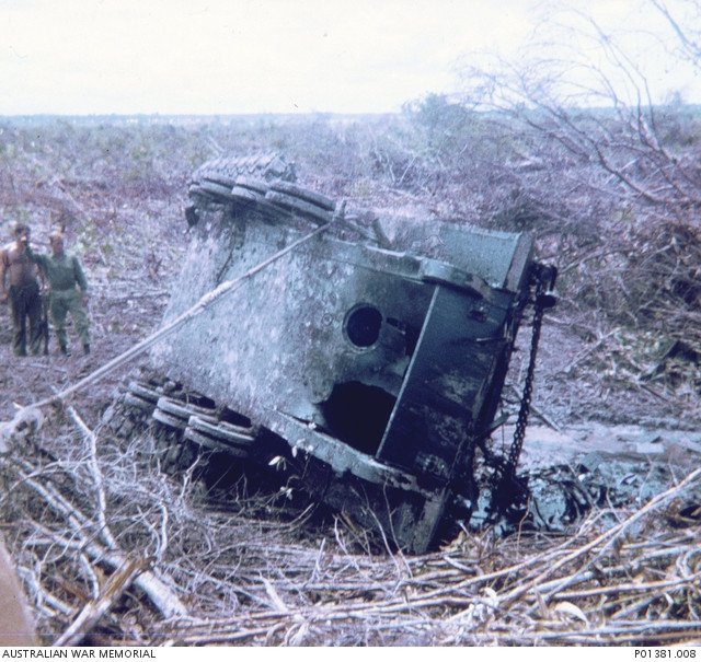 Đó là chưa kể tới việc, lớp giáp của M113 còn quá yếu, có thể dễ dàng bị các loại đại liên cỡ nòng 12,7mm hoặc 14,5mm của ta đục thủng khi giao tranh ở cự ly gần. Nguồn ảnh: Pinterest.